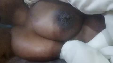 smartgal_ online show from April 2, 9:07 am