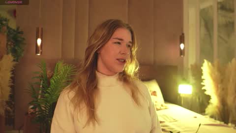 Mia online show from March 15, 5:20 am