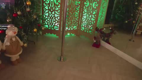 Mia online show from December 3, 12:07 pm