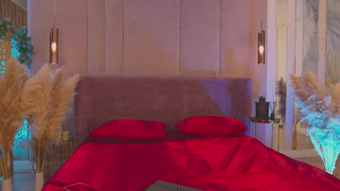 Mia online show from April 2, 5:05 am