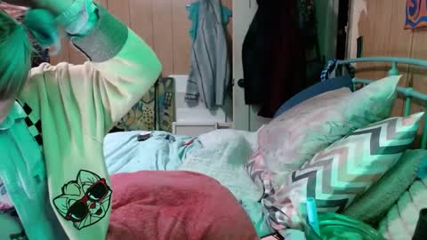 DIAN dee-ann online show from March 4, 7:19 am