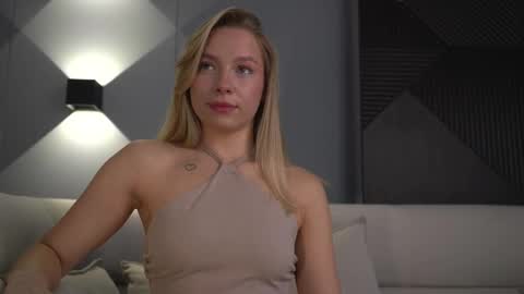 Candice Snow online show from March 2, 7:21 am