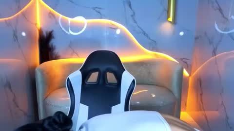 Online 800 to 1400 online show from January 9, 6:01 pm