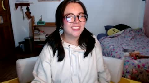 Sofi Lynch online show from June 12, 6:54 am