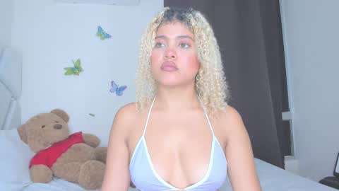 sofiacastillo01 online show from March 25, 9:06 pm