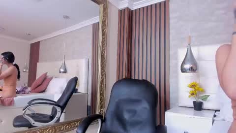 sofiathoompson online show from July 5, 8:47 pm