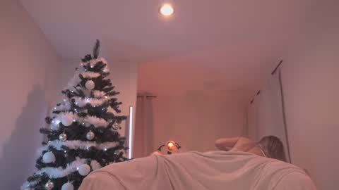 Sofi  online show from December 17, 9:27 pm