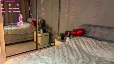 sofilovee_ online show from February 19, 3:00 pm