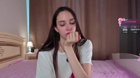 Elly online show from October 18, 7:33 am