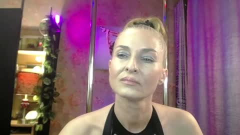 Sonia online show from May 7, 3:38 pm