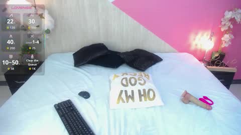 sophia_brunette21 online show from December 5, 11:33 am