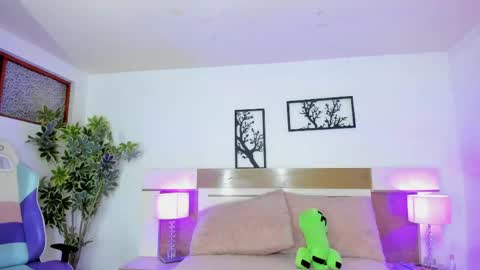 sophia_duarte_ online show from April 27, 11:40 am