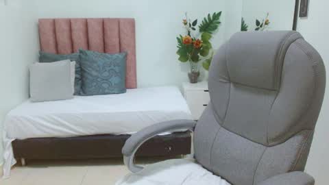 Sophia  online show from May 5, 8:45 pm