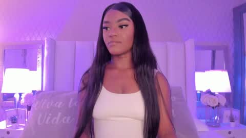 SophiaSmiths online show from March 30, 9:25 pm