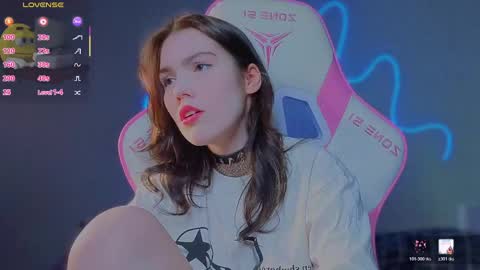 sophie_nomenal_ online show from May 16, 2:03 am