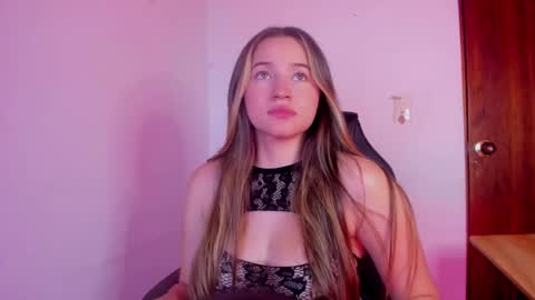 sophie_spencer1 online show from March 11, 6:17 am