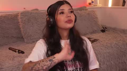 Sophiee  online show from January 12, 4:40 am