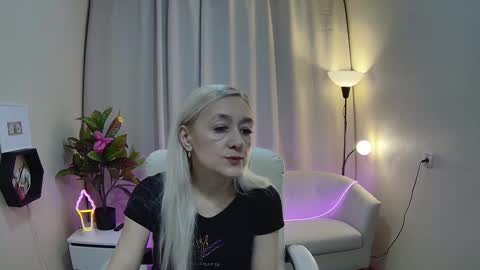 sophiekittyy online show from March 19, 7:24 am