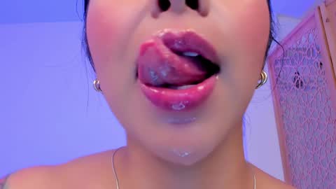 sophierooy online show from January 8, 4:33 pm