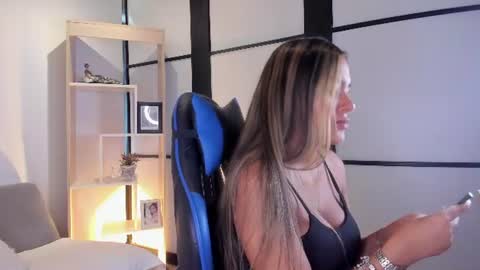 sophiewatson_ online show from July 3, 4:02 pm