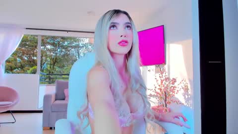 YULITZA online show from January 17, 11:59 am