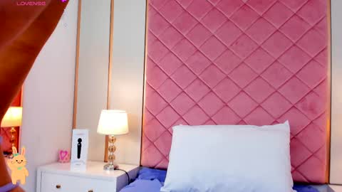 Sophie online show from March 2, 12:36 pm