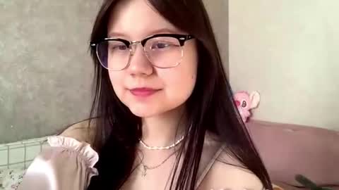 lily online show from October 19, 6:15 am