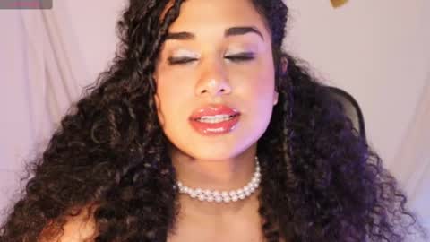 You want to talk to me more personal follow me in My Channel VIP  50 the discount       online show from February 15, 5:51 am