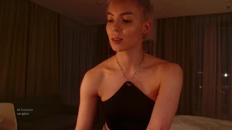 Elizabeth online show from September 19, 3:55 pm