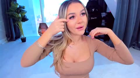 Anna online show from February 9, 11:47 am