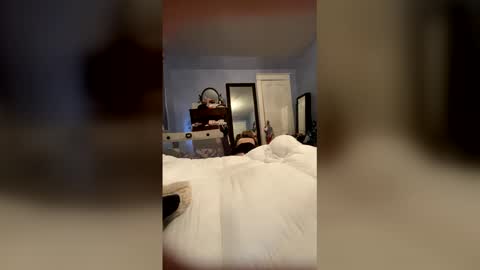 sporegeous online show from February 5, 5:49 pm