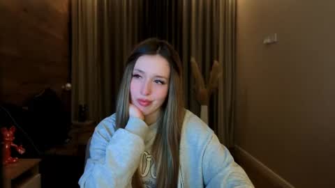 Chloe online show from June 28, 7:20 pm