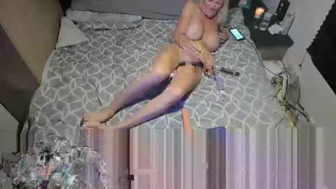 staciwilde online show from April 3, 4:43 am