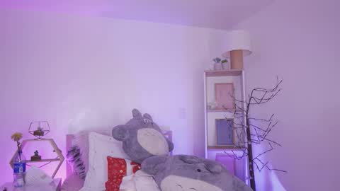 Yoko online show from December 19, 1:43 am