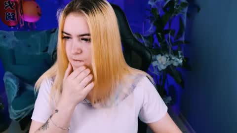 stef_nicks online show from October 21, 9:13 am