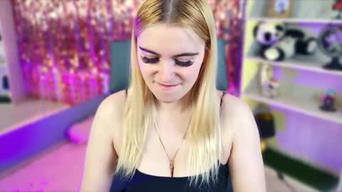 stef_nicks online show from March 22, 9:04 am