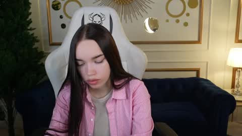 Stella online show from December 3, 11:43 am