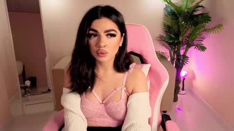 Stella online show from November 17, 9:21 am