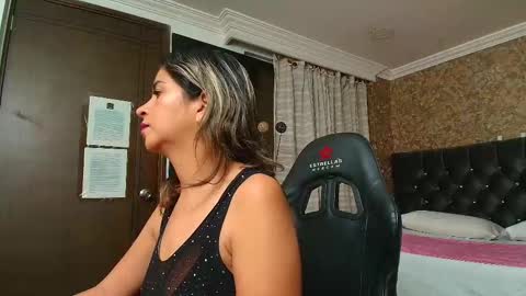 Estella online show from September 8, 7:35 pm