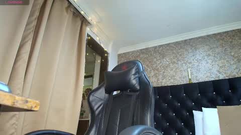 Estella online show from March 7, 12:01 pm