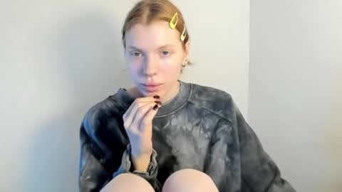 S T E L L A online show from November 11, 9:50 am