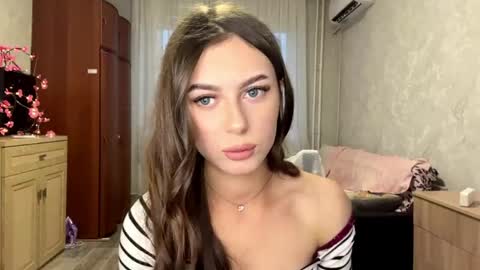 Stephani online show from May 31, 4:35 pm