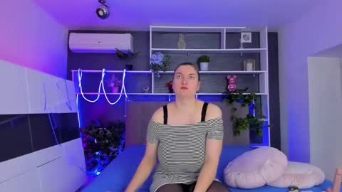 Stephie online show from April 1, 5:30 am