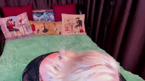 StiphlerMomy online show from December 13, 2:27 pm