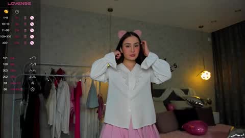 Laura online show from February 14, 3:19 am