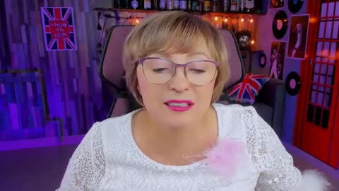 Vivien online show from October 13, 1:36 pm