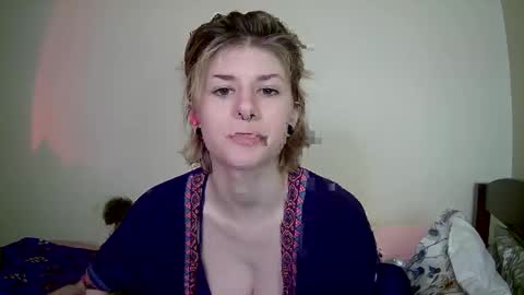 Ophelia online show from December 24, 1:27 am