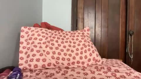 sunneeshellee online show from May 9, 11:29 pm