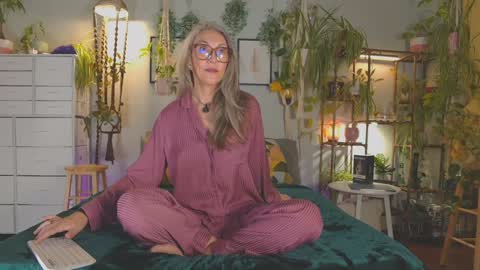 Hi Im Sunnie - Next show Friday August 1 online show from January 6, 4:49 am