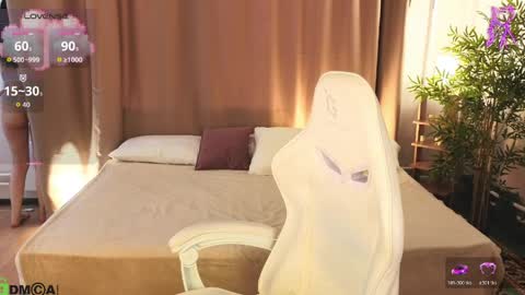 Annie online show from April 11, 7:25 am